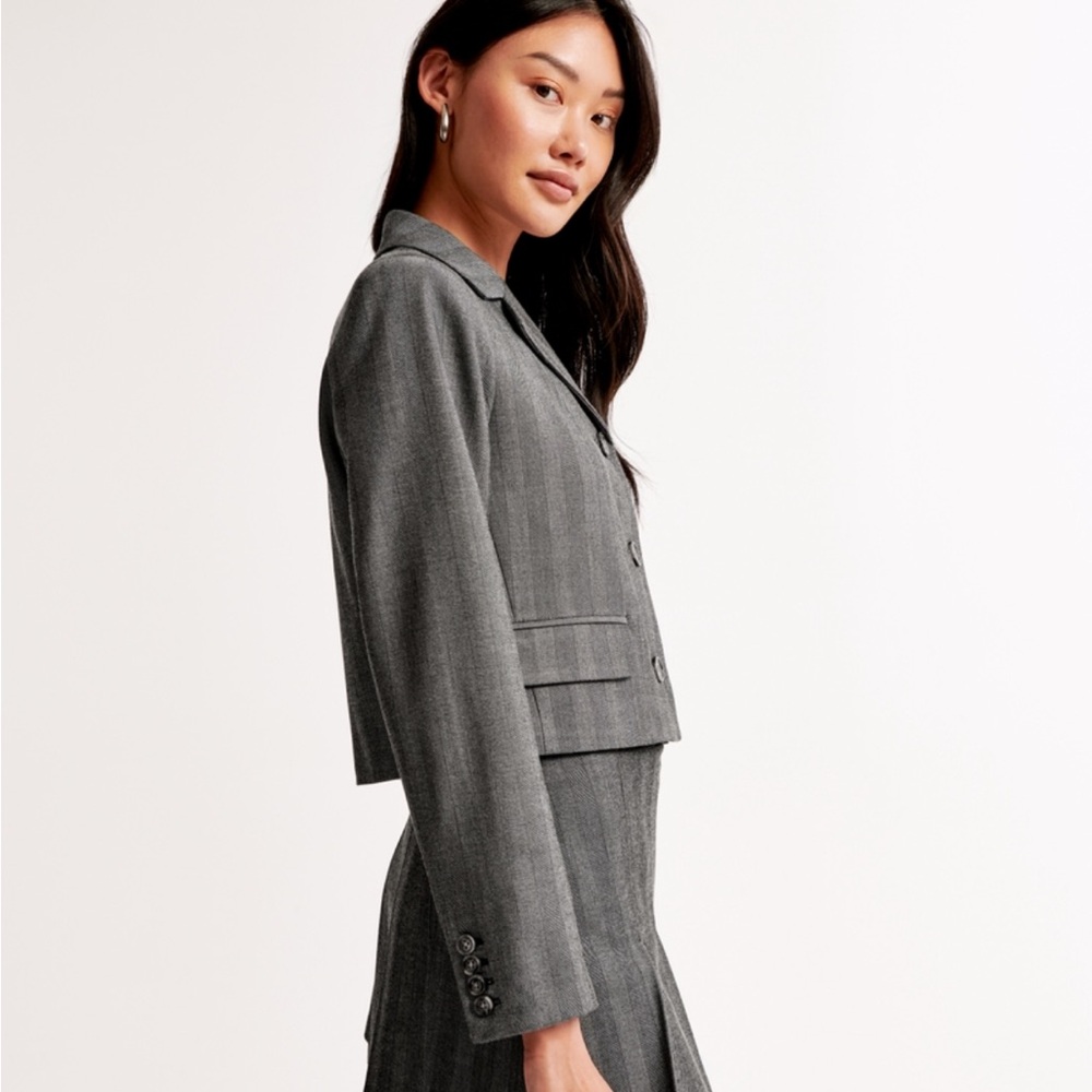NWT Abercrombie Gray Cropped Blazer - Picture 3 of 6